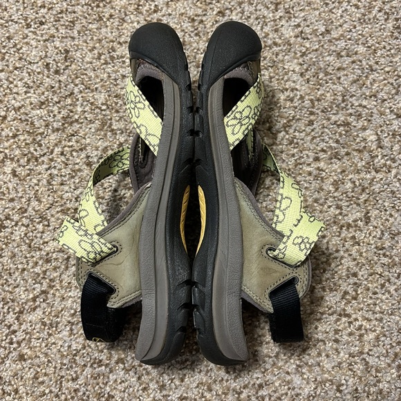 KEEN Women’s shoes, Size 8.5 - Picture 2 of 9